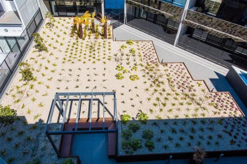 Luxe 2Br Executive Apartment Kingston Pool Parking Wifi Bbq Wine Ngoại thất bức ảnh