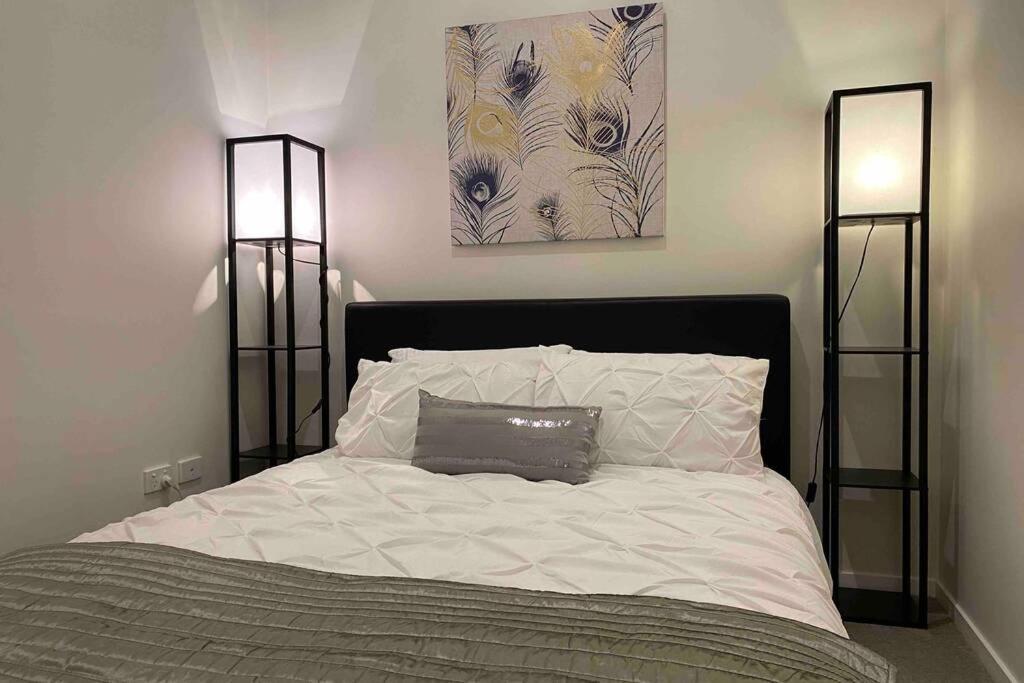 Luxe 2Br Executive Apartment Kingston Pool Parking Wifi Bbq Wine Ngoại thất bức ảnh