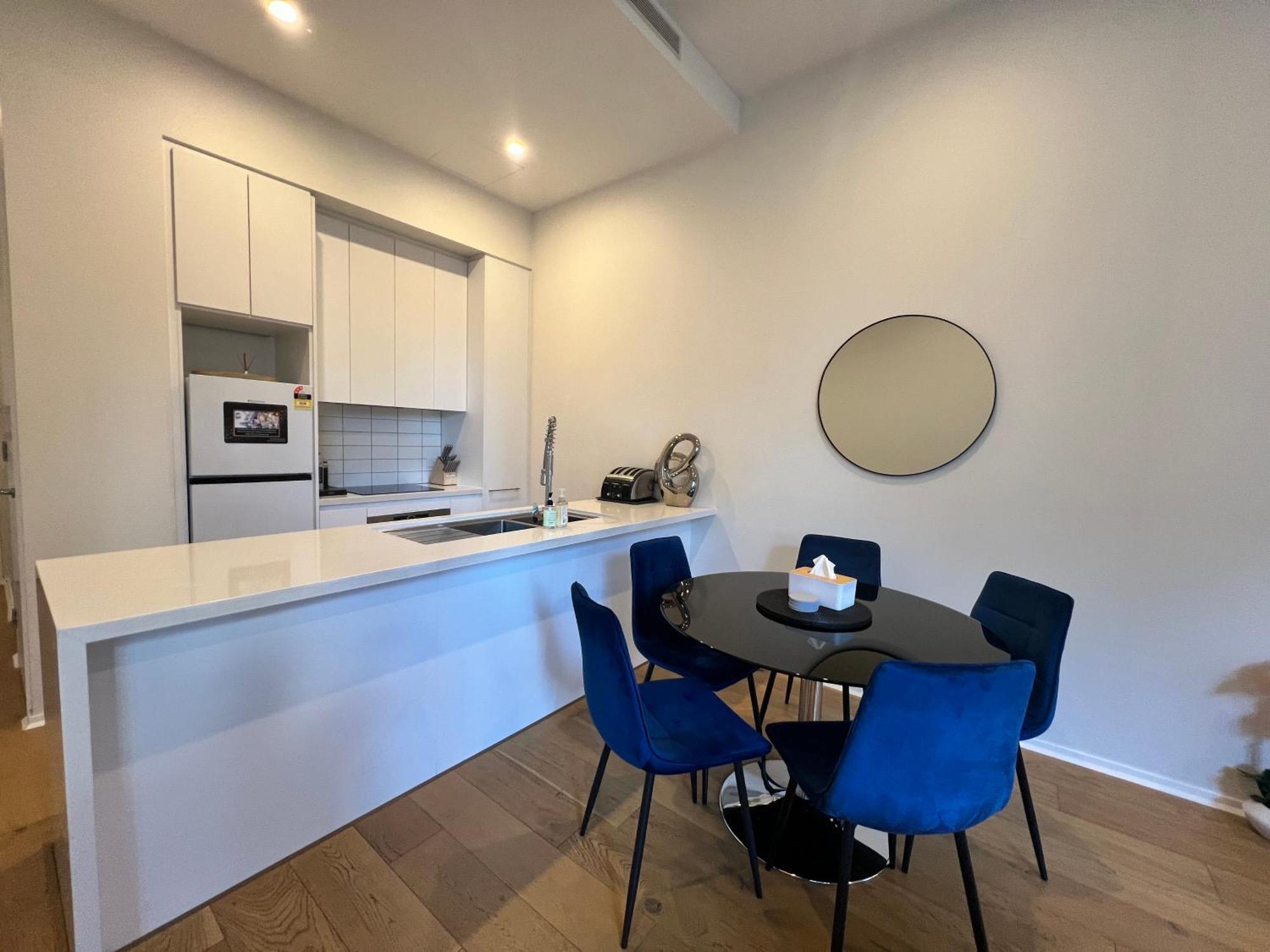 Luxe 2Br Executive Apartment Kingston Pool Parking Wifi Bbq Wine Ngoại thất bức ảnh